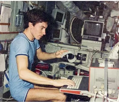 宇航员在太空时，祖国却没有了，苏联宇航员绝望滞留太空