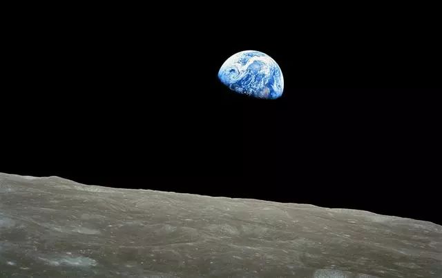 从月球上会看到多大的地球？