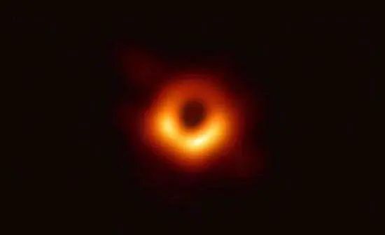 新黑洞被发现，与地球“近在迟尺”，我们或会被黑洞吞噬？