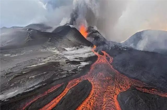 谬论！美国黄石火山爆发174次地震，科学家：一旦爆发，人类在地球上灭绝？