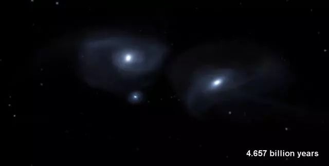 为什么最大的星系都是椭圆星系，而非螺旋星系？