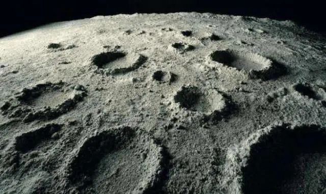 NASA曾在月球上发现三眼外星人？登月宇航员道出真相，让人害怕