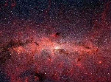 已知的最大星系有多大，它如何长成这么大的，银河系也会变大吗？