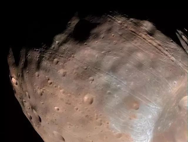 3000万年后化为“火星环”？欧航局探测器拍下火卫一罕见照片