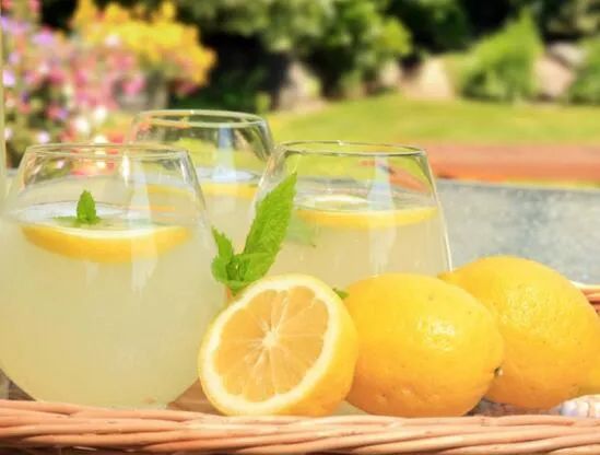 柠檬水的功效与作用，柠檬水什么时候喝最好