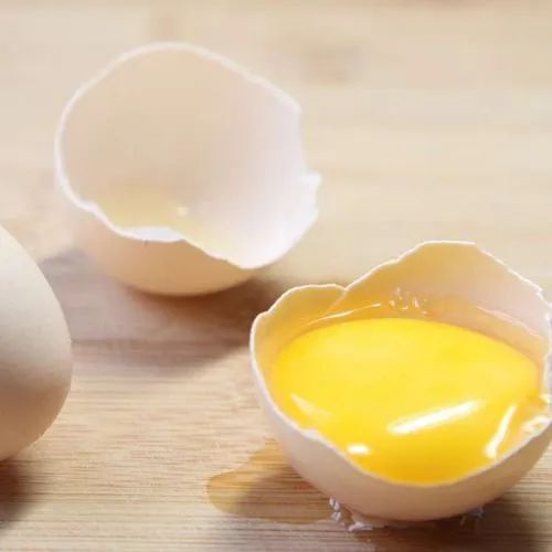 鸡蛋营养价值高又便宜，但禁忌人群也不少！
