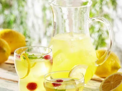 柠檬和什么搭配泡水喝效果最好？