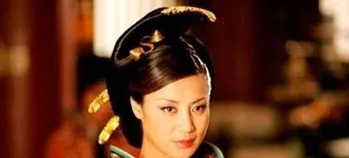 17岁嫁皇帝，29岁掌实权，与大臣私通擒杀杨家将，被世人敬重