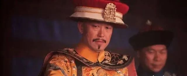 康熙雍正乾隆三位皇帝，受到后人的称赞，但他们有一个共同的污点