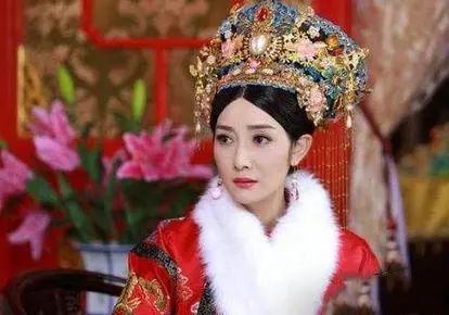 她嫁给清朝首个皇帝，随后两侄女也嫁过来，结果三女共侍一夫