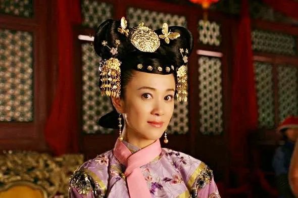 她是清朝最得宠的皇后，与皇太后争夺后宫大权，甚至为此丢掉性命