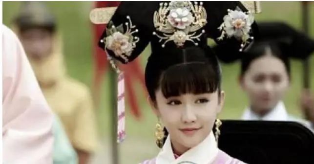 她是大清第一个公主，7岁出嫁，生4子1女，是清朝生育能力最强的公主