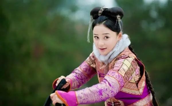 她是皇太极的庶妃，生下清朝最有名的公主，却被康熙杀光全家