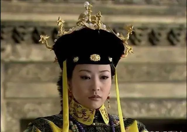 她是蒙古贵族，被选为大清皇后，却又公然被废，怀着龙嗣被逐出皇宫