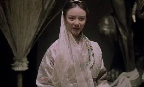 她16岁嫁给皇帝被封为皇后，为他生了12个孩子，31岁却被赐死