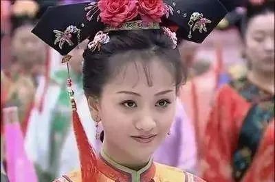 她16岁嫁康熙被封贵妃，30岁去世，是清朝唯一有谥号的贵妃