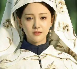 她本是一个奴才，康熙皇帝却很喜欢，封她为妃子，却遭雍正讨厌