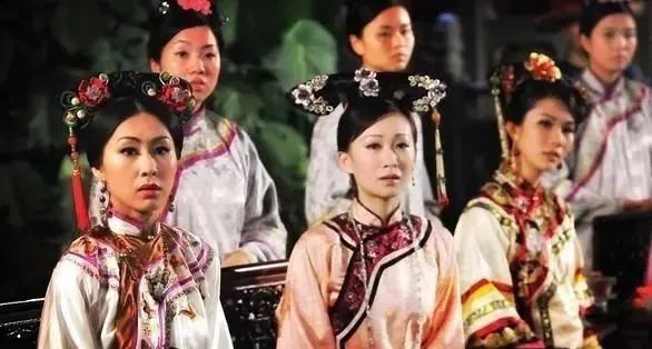 她是清朝最牛逼的皇贵妃，14岁嫁给55岁的皇帝，六年连生四子