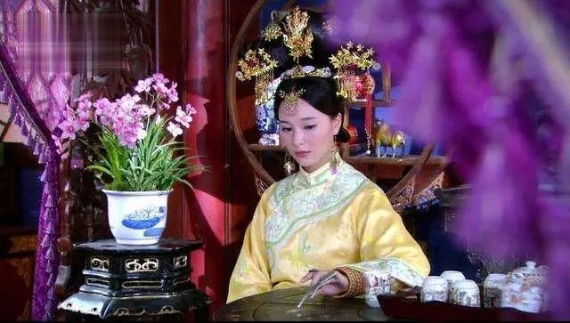 她是嘉庆第一个临幸的女人，生皇长子封皇贵妃，却无葬入帝陵资格