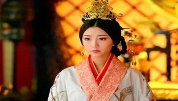 她6岁出嫁，15岁亡夫，守寡40年，是中国历史上最年轻的皇后