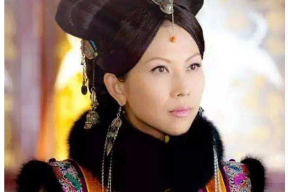她是富家千金，父亲把她嫁给仇人之子，22年后成清朝第一位皇后！