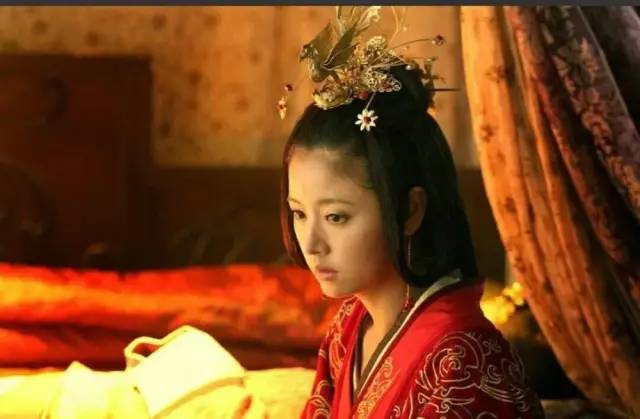她母亲是北周公主，舅舅是北周皇帝，她丈夫和儿子却是唐朝皇帝