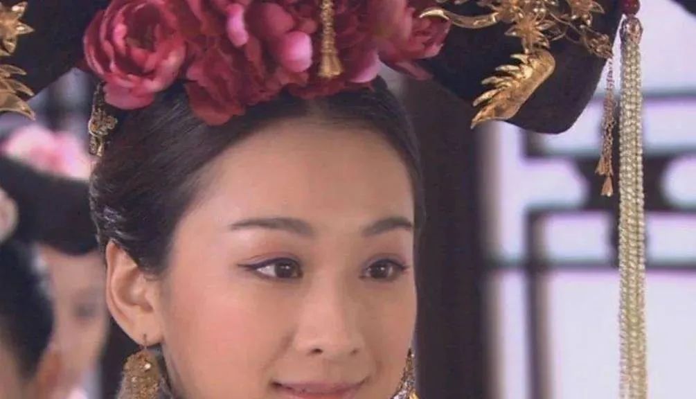 她于10岁被康熙看中，后又被嫁给了雍正，最终成雍正唯一的皇后