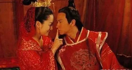 大清朝的试婚制度，公主出嫁前，会让宫女去试驸马身体，不谈感情
