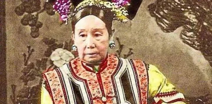 清朝历史上有一位命运悲惨的皇后.同治的皇后，她是被活活饿死的