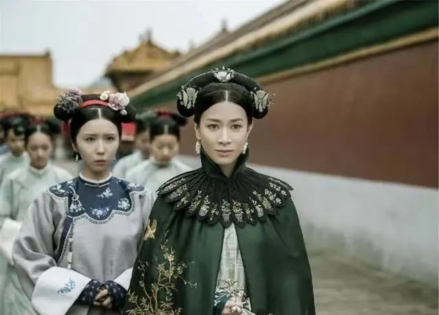她是康熙的第一位皇后，深得康熙宠爱，却也是清朝最短命的皇后