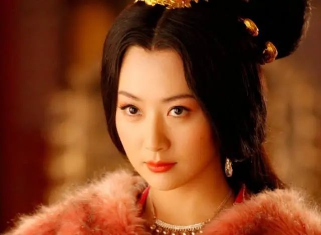 她一生共嫁了六个皇帝，每一次都是皇后，晚年的时候皇帝是李世民