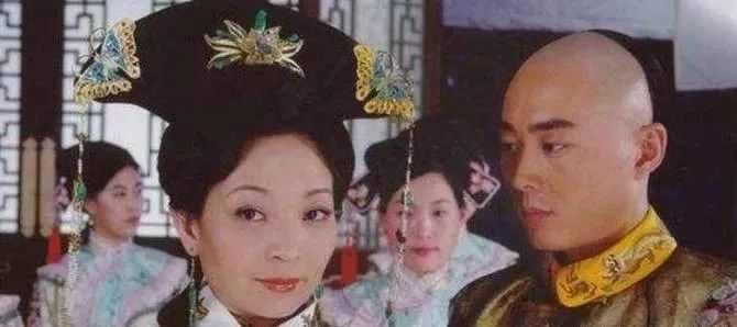 她是清宫中最特殊的存在，13岁嫁44岁皇帝得独宠，生下四子女