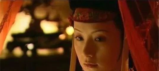 她是康熙最爱的皇后，11岁成为妃子，去世后康熙甘愿为她违背祖！