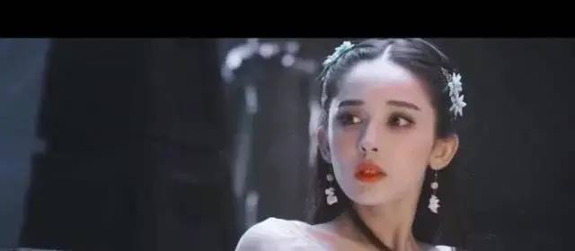 她是权臣的女儿，因为美貌一生侍奉了三位帝王，最后也死于美貌