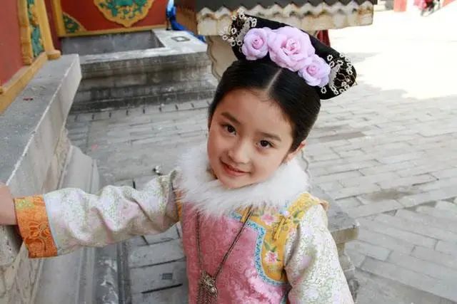 他是雍正最小的女儿，破例留驻京师，母亲连生七个子女