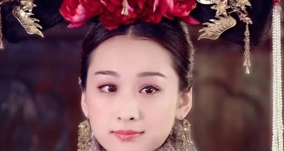 她于10岁被康熙看中，后又被嫁给了雍正，最终成雍正唯一的皇后