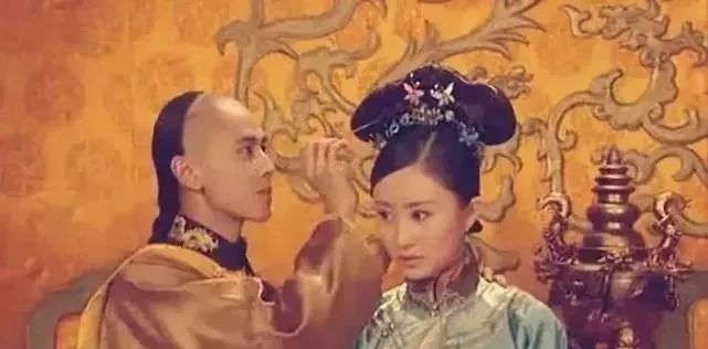 大清朝最特殊的妃子，死后被追封为皇后，皇帝为她四个月不上朝