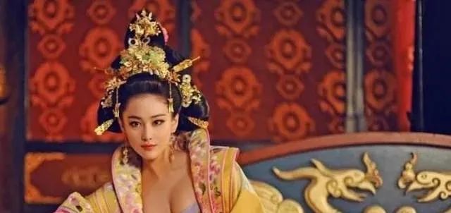 她是中国历史上第一个女皇帝，两度临朝听政，最后被陷害投入黄河！