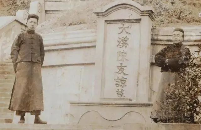 武汉闹市区埋着一位皇帝，陵墓消失500年后，2名学生无意发现