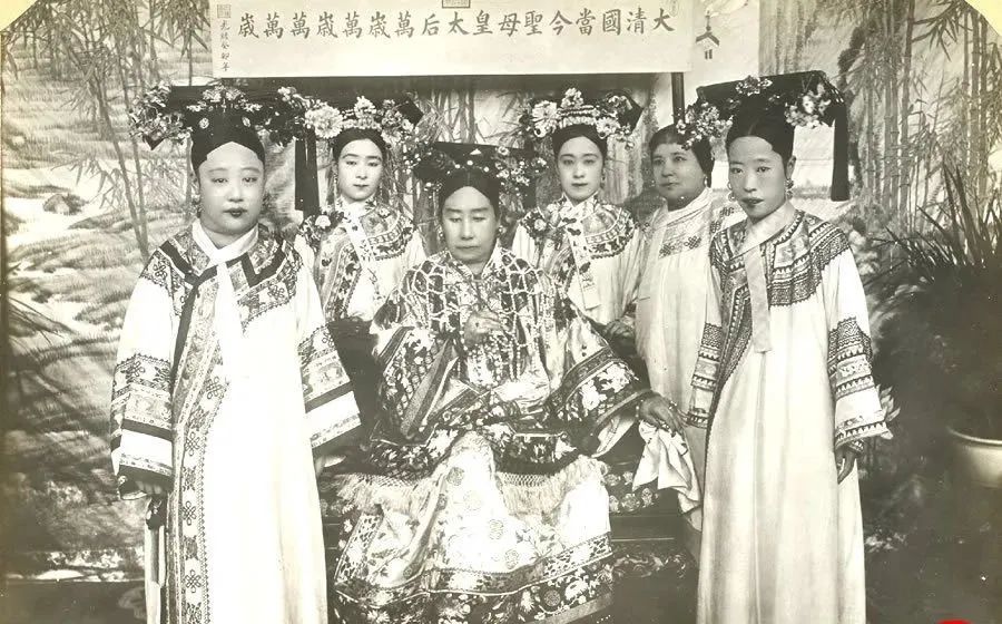 老照片：慈禧太后三个娘家侄女，最丑的嫁皇帝，最美的嫁镇国公