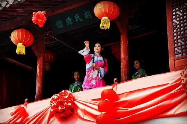 七夕节在古代明明是乞巧节，而传统的情人节是上元节，为何会混淆