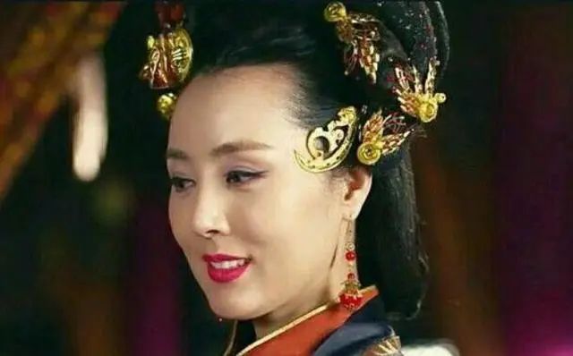 刘备死后，他的遗孀吴氏引发宫廷丑闻，让刘禅窘迫不已