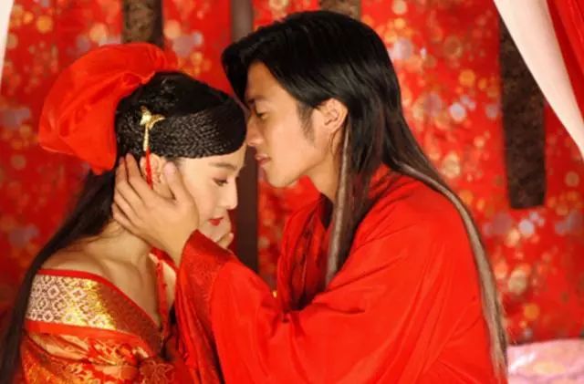 新婚之夜曾国藩掀开新娘的红盖头，不料新娘却被他的身体吓晕过去
