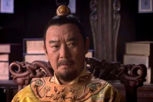 开国皇帝朱元璋，打击官员腐败妙招，竟不许在当地娶老婆