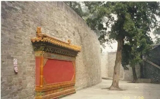为什么明朝皇皇陵没有一个被盗，而清朝皇陵却无一幸免？
