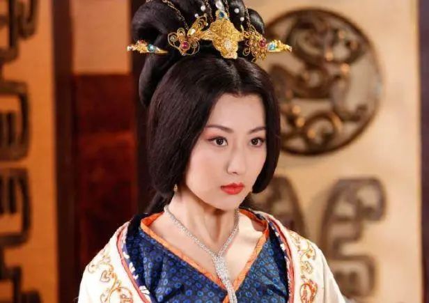 她共嫁六位皇帝，每次都封为皇后，最后一任皇帝是李世民