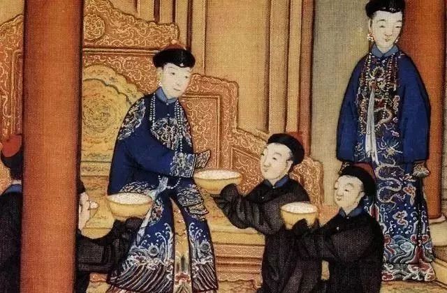 清朝皇帝吃饭，每道菜最多只能吃三口吗？