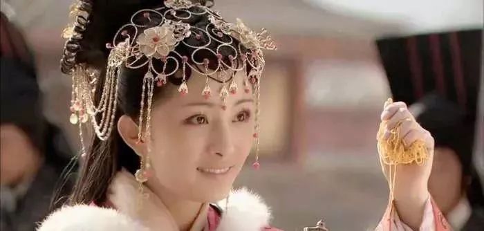 她是汉朝最美女子，却和父子两人轮流成亲，悲愤成疾而逝！