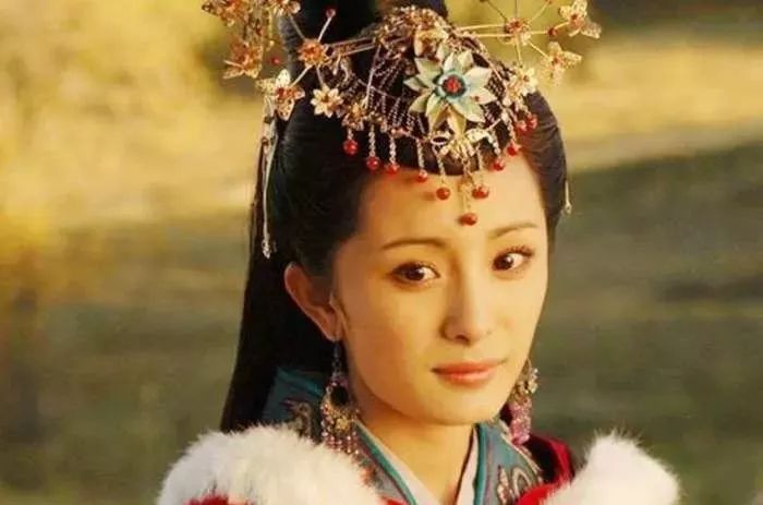 她是汉朝最美女子，却和父子两人轮流成亲，悲愤成疾而逝！
