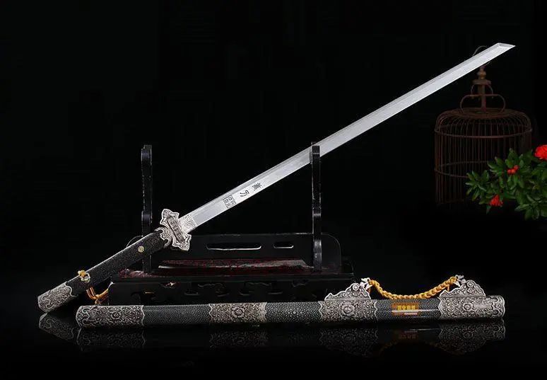 为什么武松会选择朴刀，而林冲会选择长矛作为武器？